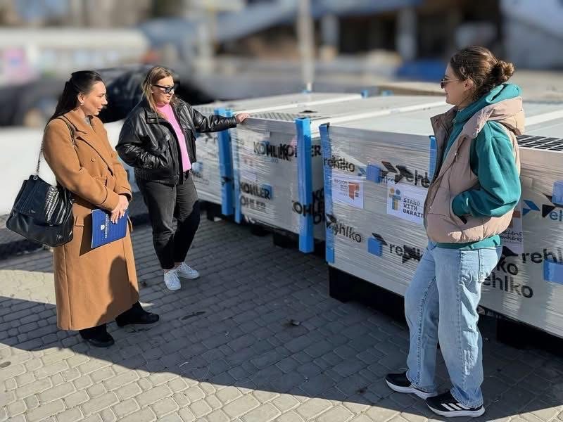 До Одеси прибули 8 генераторів